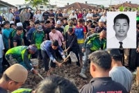 Semoga pengorbanan mulia Allahyarham (gambar kecil) sebagai penderma organ menjadi amal jariah yang berterusan, diterima oleh ALLAH SWT, diampunkan segala dosanya dan ditempatkan dalam kalangan hamba - hambaNya yang beriman. Foto: Media sosial 