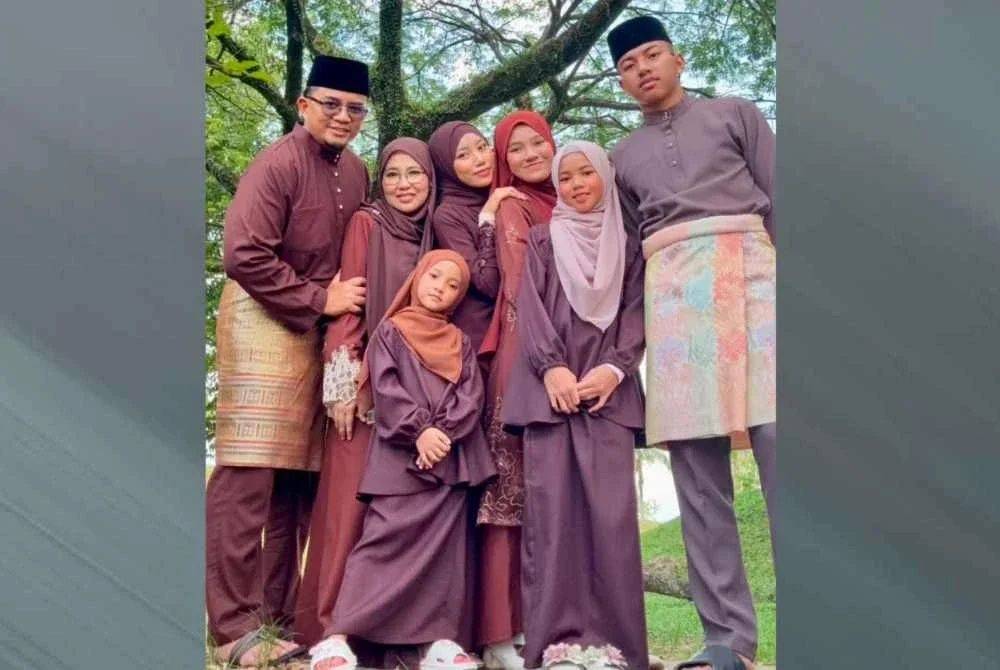 Gambar kenangan Allahyarham Nabil Izz Qaisar bersama keluarga semasa Aidilfitri lalu.