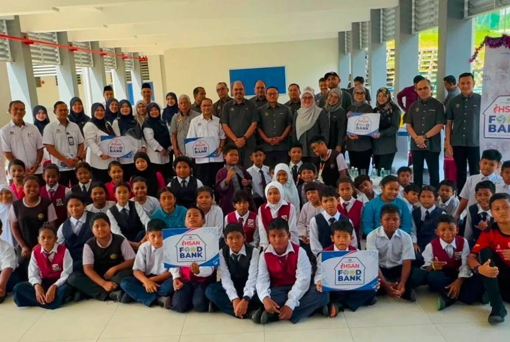 KPDN Negeri Selangor menyalurkan sumbangan menerusi Program i-FB 2026 kepada 137 murid Orang Asli di SK Tun Abdul Razak pada Isnin.