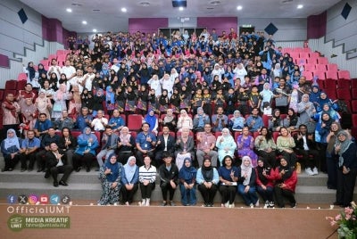 Sebahagian peserta Blue School Malaysia Marine Camp 2026 yang mengikuti program bagi meningkatkan kesedaran tentang kepentingan pemuliharaan ekosistem marin.