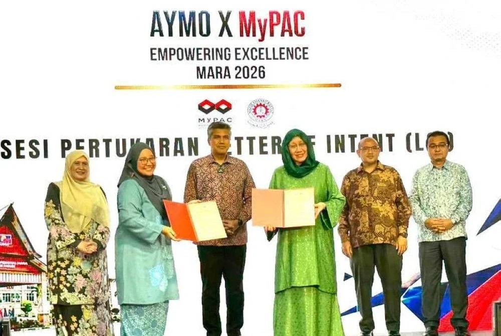 Majlis pendaftaran itu diadakan bersempena program AYMO x MyPAC: Empowering Excellence MARA 2026, yang turut menyaksikan penyerahan Surat Tawaran Tajaan MyPAC kepada pelajar FIA-ACCA serta pelantikan KPM Ayer Molek sebagai salah satu penyedia khidmat latihan MyPAC.