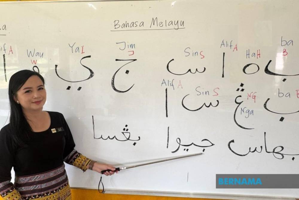 Lorenica mula mengenali jawi pada 2009 ketika mengikuti Kursus Pengenalan Asas Tulisan Jawi selama satu semester di IPG Kampus Gaya, Kota Kinabalu.