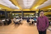 Murid asrama akan melaksanakan \'kelas persediaan\' atau lebih dikenali sebagai prep pada waktu petang dan malam. Gambar kanan Abdul Mueiz.