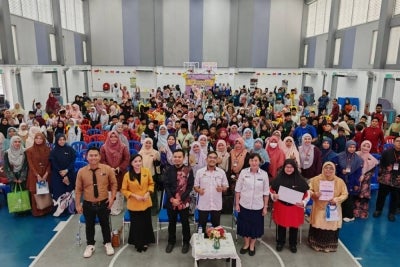 Sebahagian peserta yang menyertai Karnival ‘Jawi Bangkit, Kita Boleh!’, sebuah program yang bukan sekadar medan pertandingan, malah menjadi platform untuk membantu murid meningkatkan penguasaan membaca dan menulis Jawi menerusi pendekatan intervensi yang lebih tersusun, menarik dan menyeronokkan. 