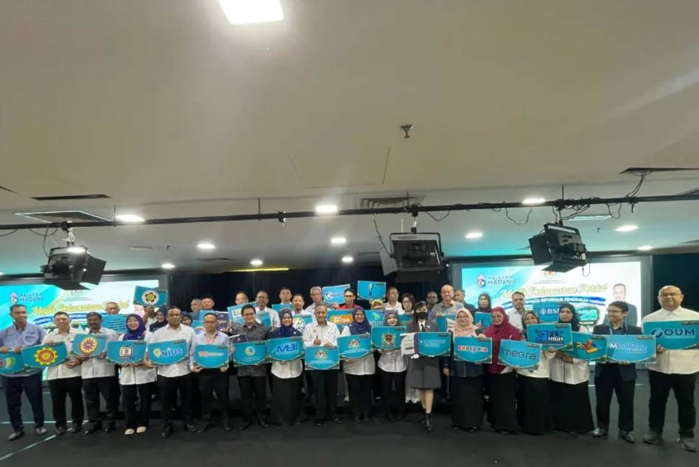 Sebahagian rakan sinergi yang diraikan pada Majlis Memperkenalkan Rakan Sinergi dan Pelancaran Portal K-SEMANIS'26. Foto: Facebook Fly High Education Centre