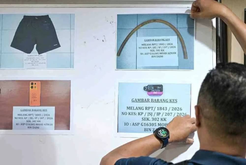 Barangan kes yang dikongsikan oleh PDRM Negeri Sembilan berhubung kejadian melibatkan seorang pelajar sehingga mengakibatkan kematian pada sidang media di IPK Negeri Sembilan. Foto: Bernama