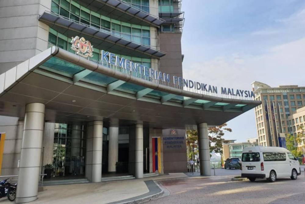 KPM juga telah menyelaras tarikh-tarikh bagi cuti perayaan sepanjang tempoh sesi persekolahan tahun 2027, yang melibatkan perayaan Hari Raya Puasa, Tahun Baharu Cina, Hari Deepavali, Hari Raya Korban, Pesta Kaamatan, Hari Gawai Dayak, Hari Wesak dan Hari Krismas. 