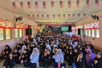 Murid-murid SK Terusan bersama tetamu khas dan ahli RAS UiTM SC.