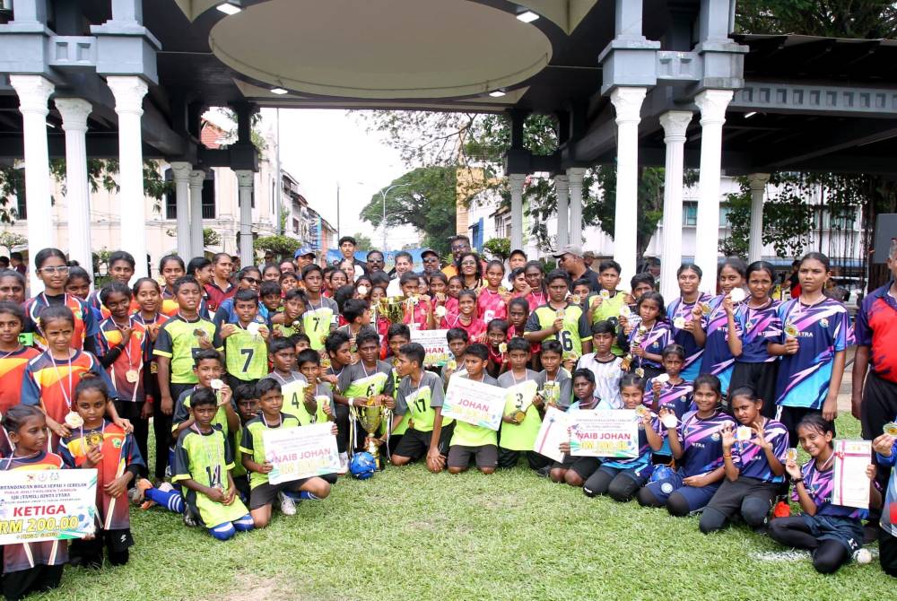 Sebanyak 12 pasukan dari lapan sekolah, mengambil bahagian dalam Kejohanan Bola Sepak Bawah 12 Tahun SJKT Kinta Utara Piala Ahli Parlimen Tambun anjuran Persatuan Kebajikan Sehati Warga Perak. 