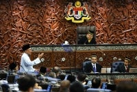 Anwar membentangkan Belanjawan 2027 di Dewan Rakyat pada Jumaat. Foto: Bernama