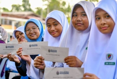 BAP ditingkatkan daripada RM150 kepada RM200 bagi setiap murid untuk persiapan sesi persekolahan 2027. Foto: Bernama 
