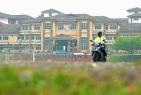 Semua sekolah di Melaka, Selangor dan Negeri Sembilan serta di Kuantan, Rompin dan Bentong, Pahang beroperasi seperti biasa esok. Gambar hiasan 