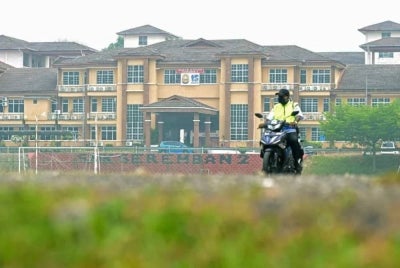 Semua sekolah di Melaka, Selangor dan Negeri Sembilan serta di Kuantan, Rompin dan Bentong, Pahang beroperasi seperti biasa esok. Gambar hiasan 