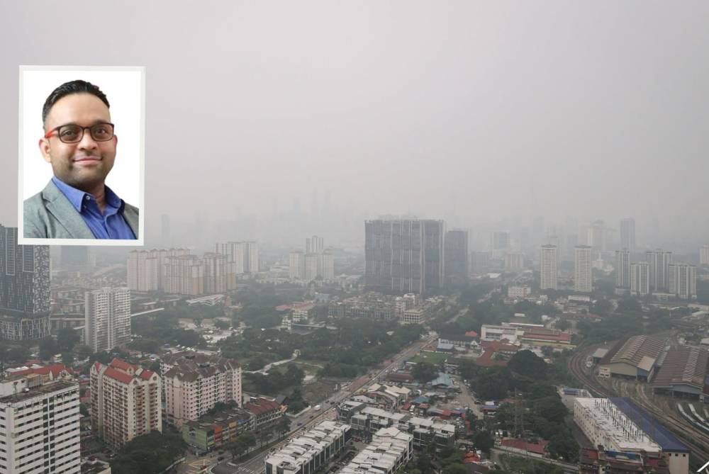 Jerebu juga boleh menyebabkan individu mengalami masalah kulit seperti kegatalan dan jerawat, selain mata kering atau ketidakselesaan akibat pendedahan kepada udara tercemar dan cuaca panas. Foto: Bernama. Gambar kecil: Profesor Madya Dr Syed Sharizman 