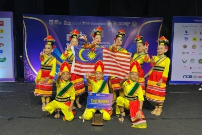 Tahniah buat semua murid, guru dan jurulatih. Semoga kejayaan ini menjadi pembakar semangat untuk terus mengembangkan bakat dan mengharumkan nama negara. 