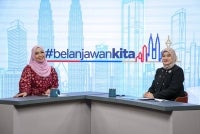 Fadhlina (kanan) pada sesi temu bual bagi program Ruang Bicara bertajuk 'Merealisasi Belanjawan 2027'. 