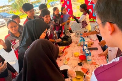 Pelbagai aktiviti disusun bagi memberi peluang kepada peserta meneroka konsep sains dalam suasana pembelajaran yang lebih santai, aktif dan menyeronokkan. 