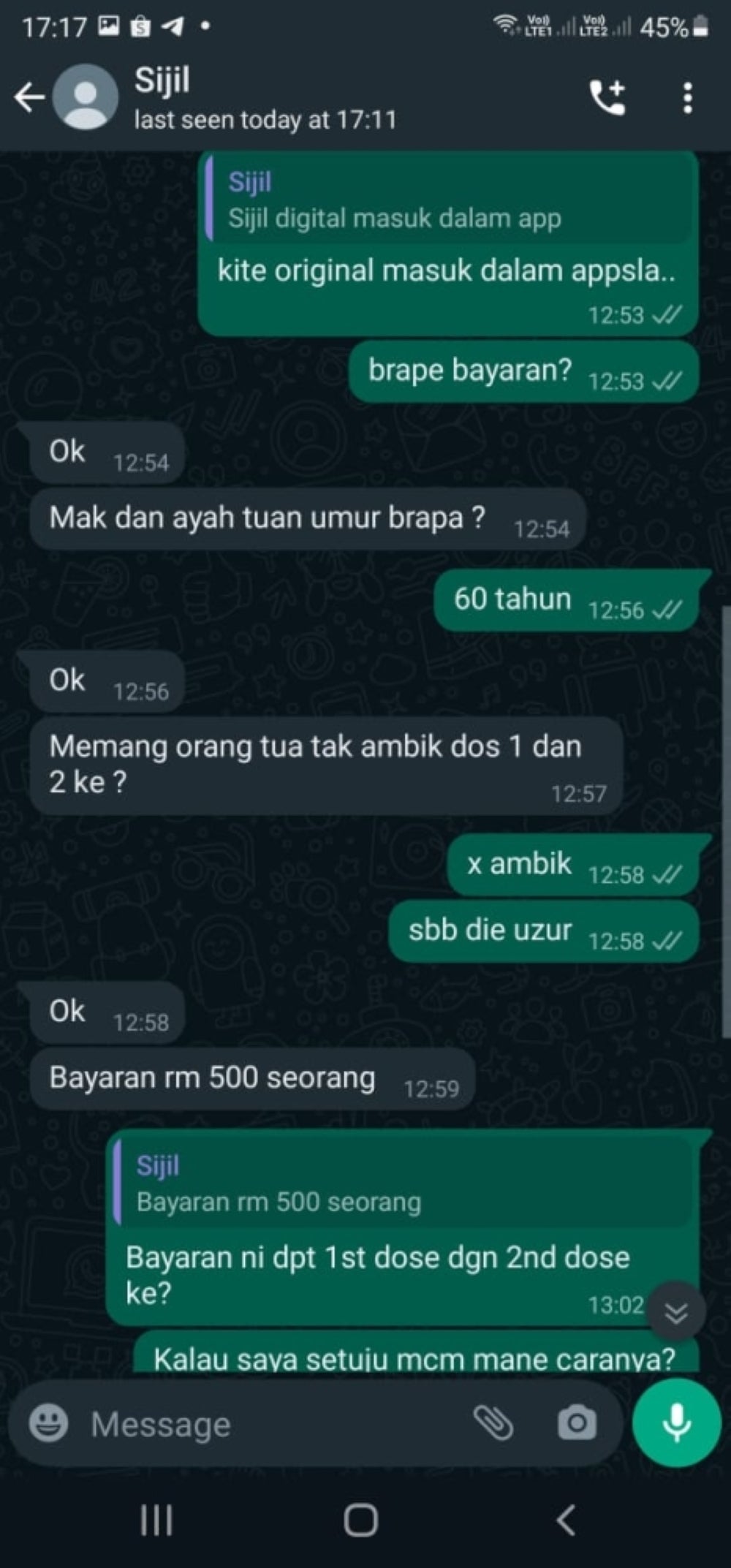 The person in question informing the reporter of the RM500 fee for the MySejahtera digital certificate.