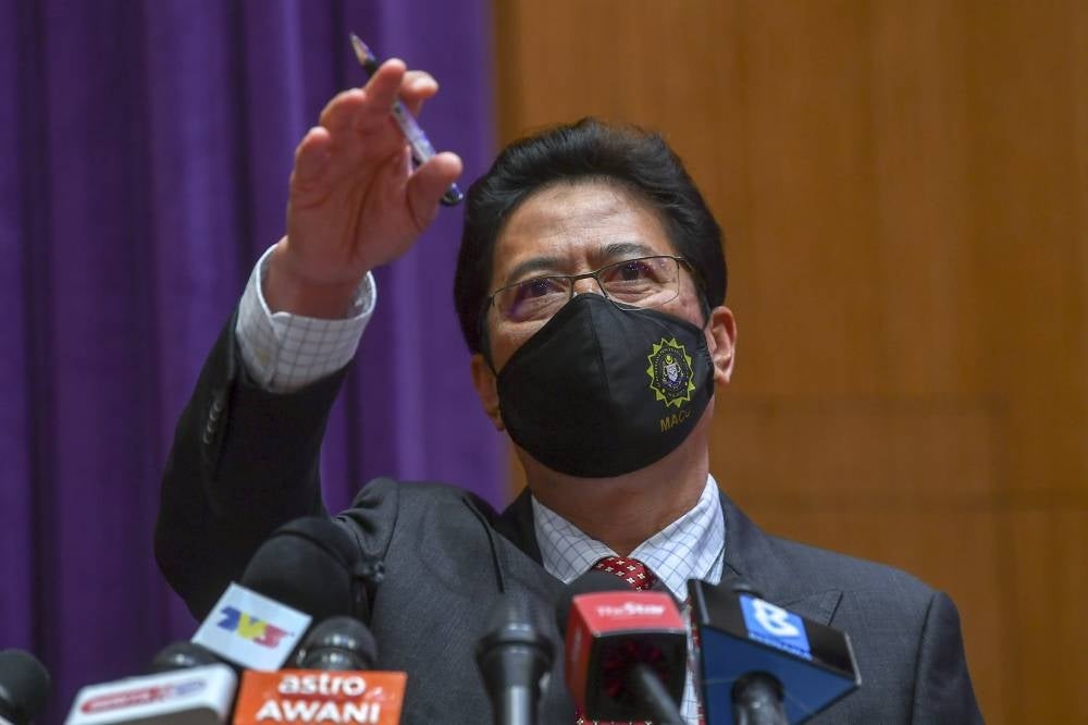Azam said a chief commissioner or senior government official, he does not simply follow other people's demands, especially those with specific political agendas. (Photo source: Bernama)