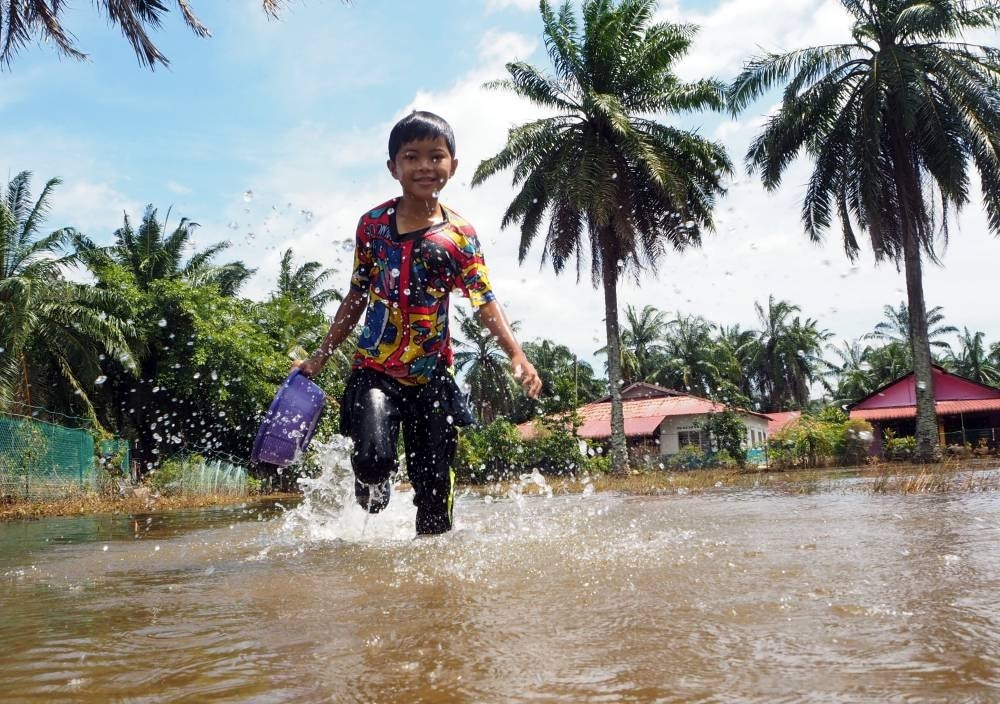 Flood evacuees in Johor and Melaka continue to decrease. -- Bernama Photo.