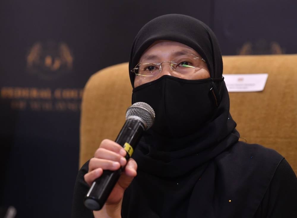  Chief Justice Tun Tengku Maimun Tuan Mat during a press conference on the Opening of the Legal Year 2022 at the Palace of Justice, Putrajaya, today.--Bernama 