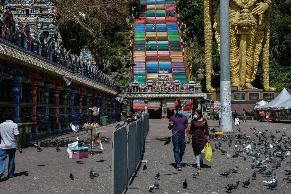 About 1,300 police personnel will be deployed to control the crowd and monitor standard operating procedure (SOP) compliance as well as ensure the smooth running of the Thaipusam celebration at Batu Caves from tomorrow (Jan 16) until Friday (Jan 21).--Bernama