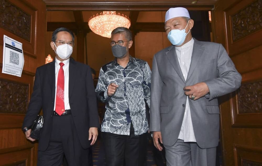 The federal government has channelled RM400 million in petroleum payments to the Kelantan government for the year 2020 and 2021, said Finance Minister Tengku Zafrul Tengku Abdul Aziz.-- Bernama Photo.