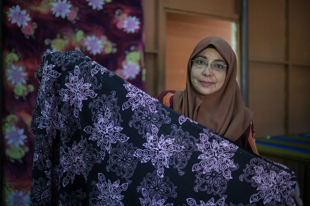 Government retiree Rosnah Musa sets up a micro and small industry community centre as a platform for villagers, especially the young people in Kampung Lebai Seman, Naka here, to learn new skills. -BERNAMA