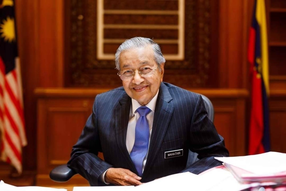 It was said that Dr Mahathir is in the coronary car unit (CCU). - PIC SOURCE: Che Det official Instagram