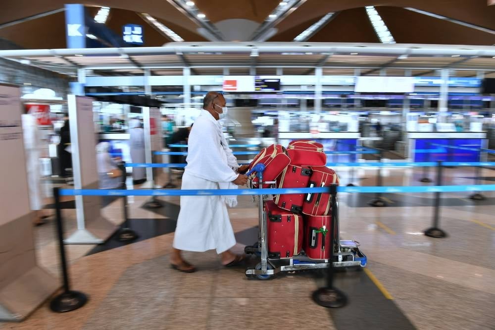 A man dressed in ihram for Umrah at Kuala Lumpur International AIrport on Jan 6. (Source Bernama) 