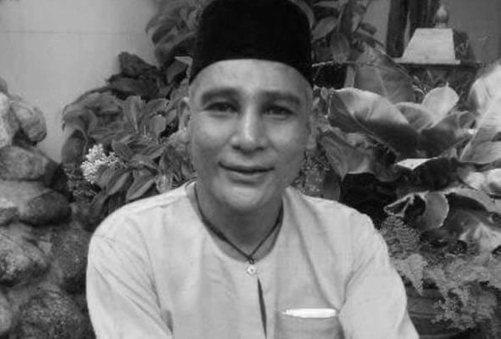 Comedian Pian Cecupak, whose real name is Mohd Rafik Abdul Raman, died at 11pm, yesterday, at his mother’s Sentul Murni flats in Taman Datuk Senu, Sentul here.
