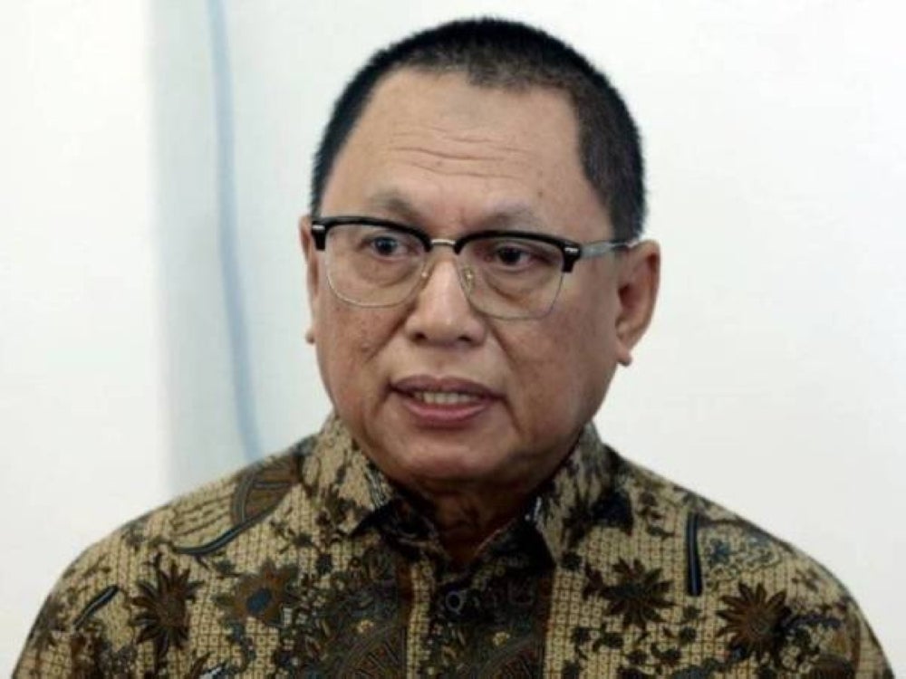 Umno Supreme Council member Puad Zarkashi taunts Muhyiddin to remain as PN's poster boy despite the latter's waning popularity.