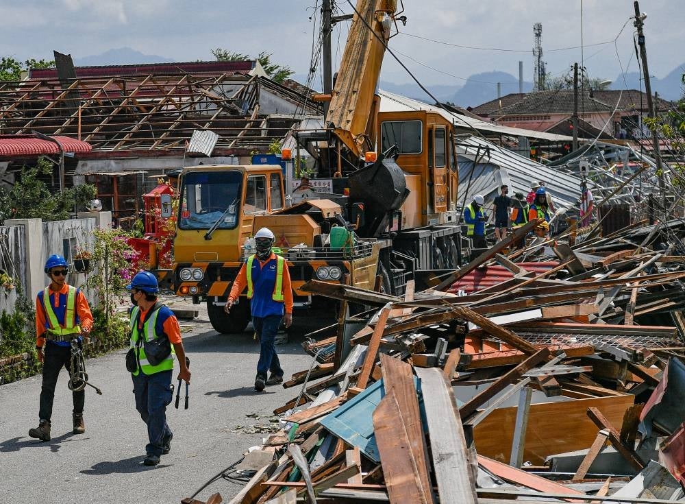 Hundreds of homes were damaged during a tornado-like freak storm in Kampung Tawas and Taman Tasek Damai in Ipoh on Sunday evening. -BERNAMA