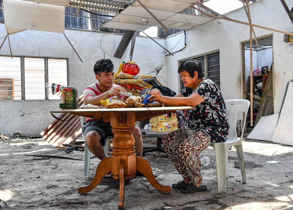 Cheah Kim, 55 (right) and her son Lee Chang Man, 23 - BERNAMA