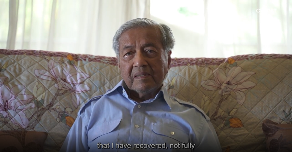 Dr Mahathir Mohamad thanks the public for their well wishes and inform them that he is still receiving treatment at IJN. - Picture credit @chedetofficial