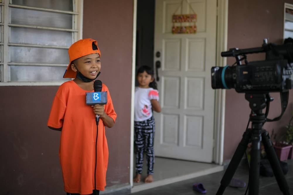 Muhammad Haziq Mohd Asyraf’s Facebook live video on the discovery of the large python on Jan 24 gained over 1.2 million views. - BERNAMA