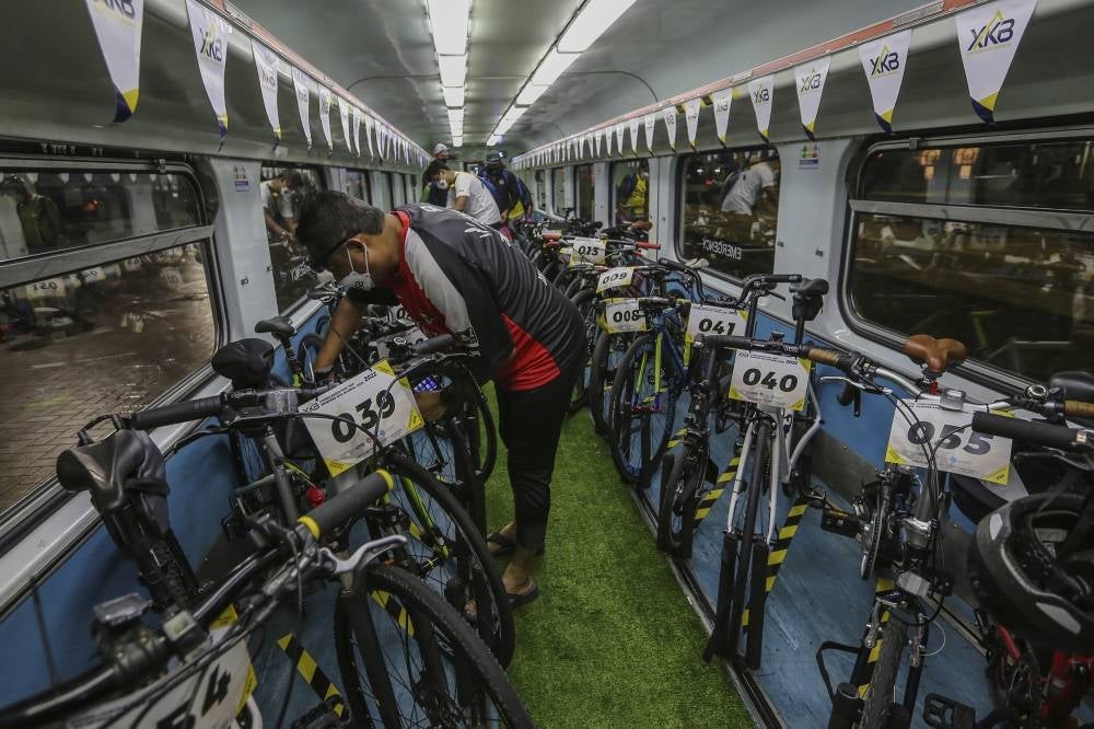 Express Bicycle Coach "Familiarization Trip" participants arranging their bikes in the train coach after finishing cycling activities around Tanjung Malim in conjunction with the recent launch on Feb 5. (Source: BERNAMA)
