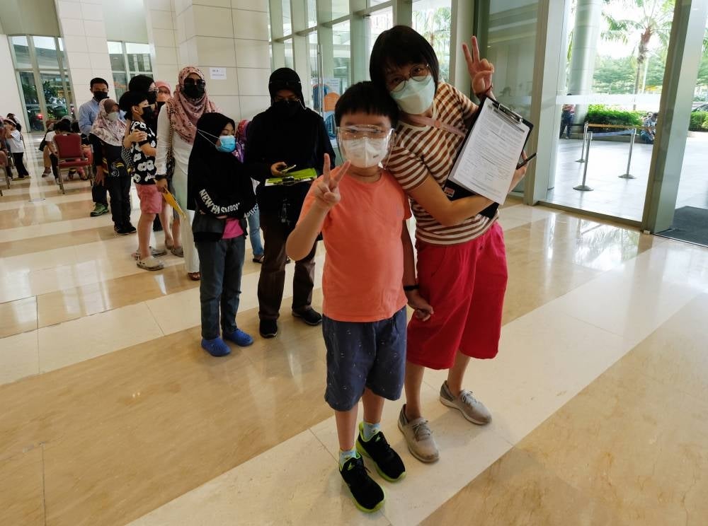 Children queueing with their parents at the offsite vaccination centre (PPV) at IOI City Tower 1 for the National Covid-19 Immunisation Programme for Children (PICKids) on Feb 5, 2022. - BERNAMA