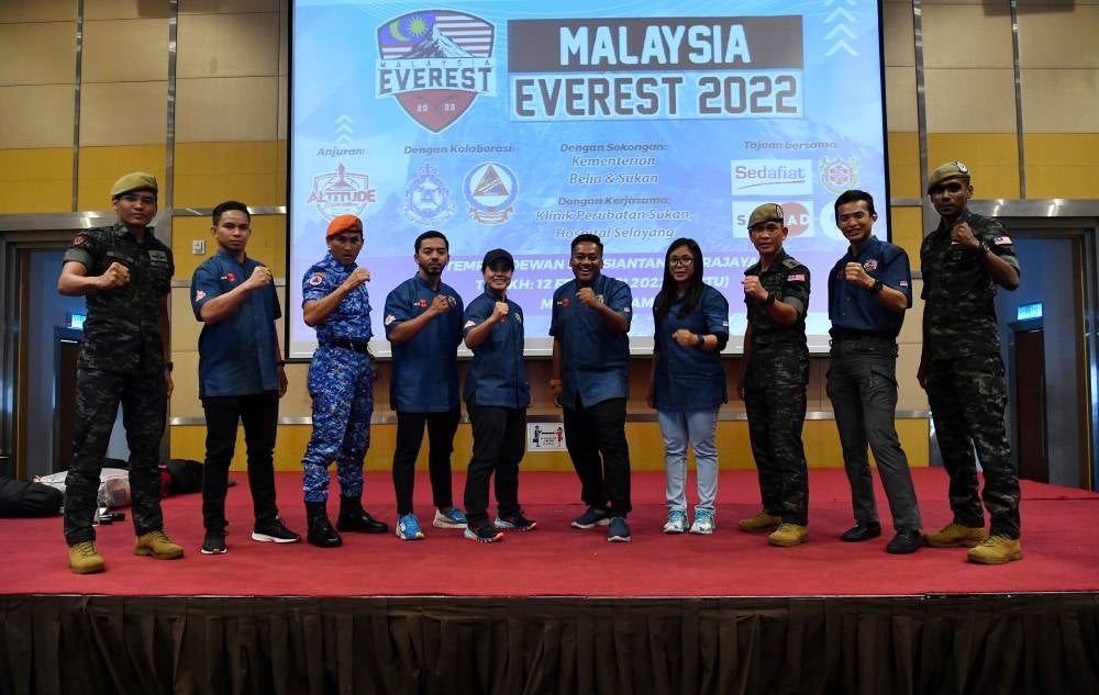 The 10 Malaysian climbers of various races, religions and backgrounds on a mission to conquer the world's highest peak of Mount Everest (8,849 metres/29,031 feet). - BERNAMA