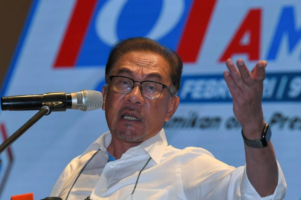 PKR president Anwar Ibrahim has announced the party's first five candidates with the remaining 15 to be announced later. - Bernama Photo.