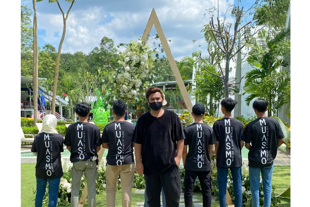 Founder of Muas Mo Wedding & Event Stylist, Mohd Muas Sazwan Mohammad Mazlan and his team posed and prepared for a business boom now that lockdowns are a thing of the past.
