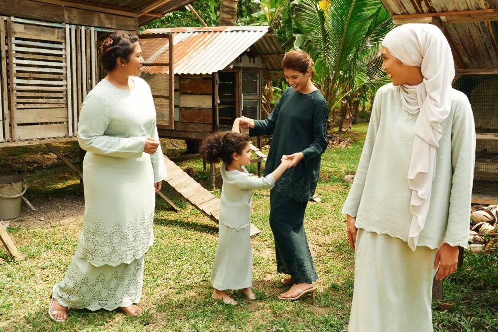 Mark your calendars, for Raya is coming early this year at Poplook! Look out for these must-haves to celebrate this festive season in style.