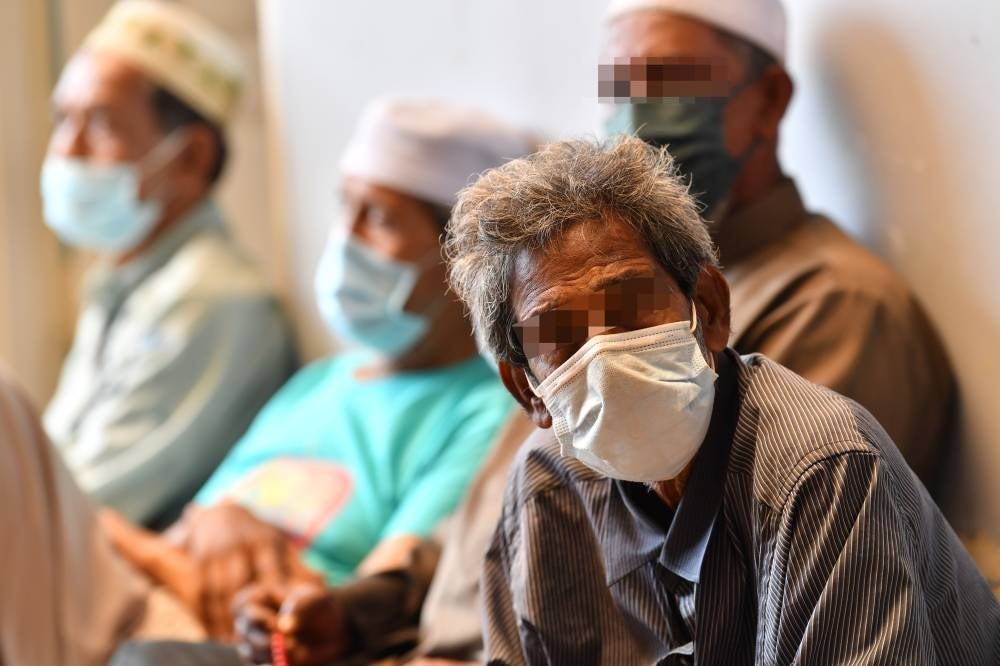 Beggars seen waiting for their turn to be questioned by the Bukit Aman Anti-Trafficking in Persons and Anti-Smuggling of Migrants (Atipsom) Division of the Criminal Investigation Department (JSJ) in a special operation codenamed ‘Op Pintas Bersepadu’ (Pengemis) with the Social Welfare Department (JKM) at a location that is kept secret recently. - BERNAMA