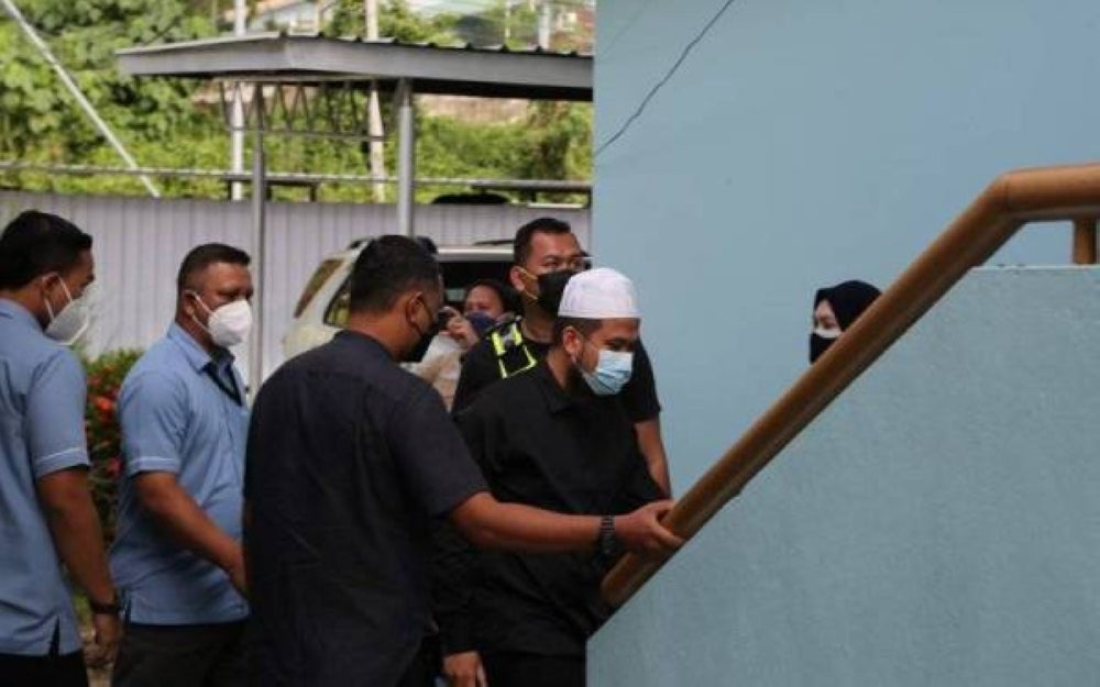 Celebrity preacher Ebit Lew at the circuit court in the Tenom district office.
