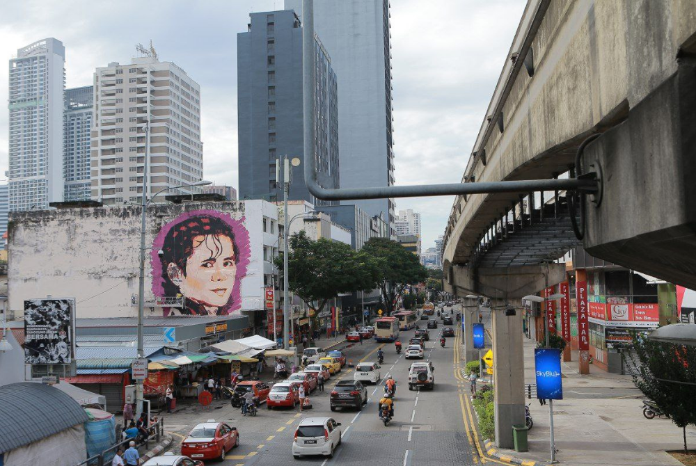 A tribute to Sudirman - the mural painted by Syamsul Haffiz Addenno is on display at Chow Kit road for all to see. 