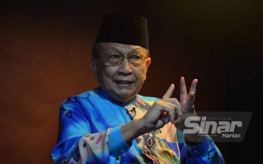 Dewan Negara speaker Tan Sri Dr Rais Yatim during Sinar Harian's exclusive interview at the Kumpulan Karangkraf complex, on Wednesday. - SINAR HARIAN/ASRIL ASWANDI SHUKOR