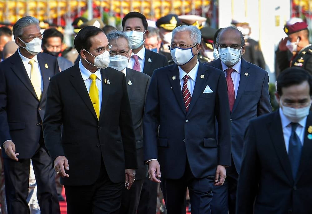 Prime Minister Datuk Seri Ismail Sabri Yaakob was accorded an official welcome at the Government House by his Thai counterpart Prayuth Chan o-cha. - BERNAMA