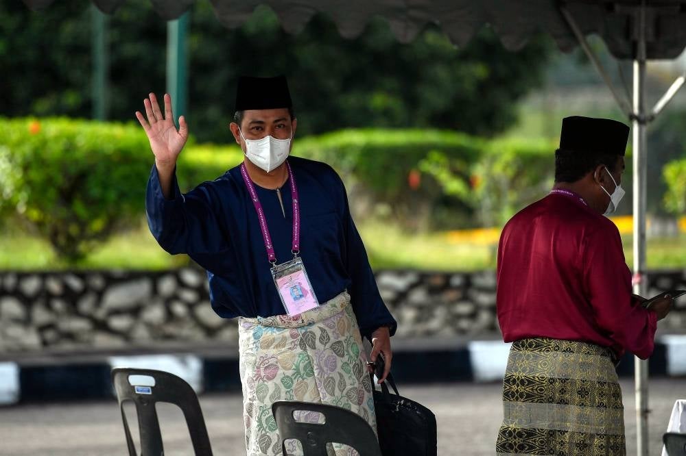 Former Menteri Besar Datuk Dr Sahruddin Jamal at the Bukit Kepong nomination centre at Dewan Karisma, Institut Kemahiran Tinggi Belia Negara (IKTBN). - BERNAMA