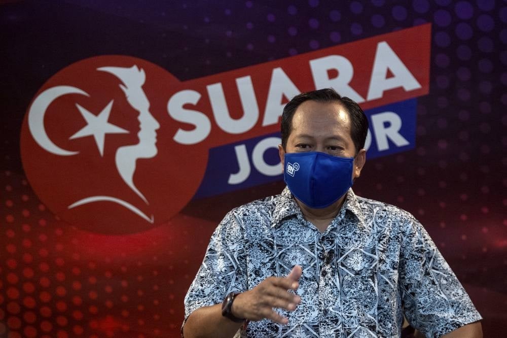 UMNO secretary-general Datuk Seri Ahmad Maslan speaking as a guest on Bernama TV’s Suara Johor programme today. - BERNAMA