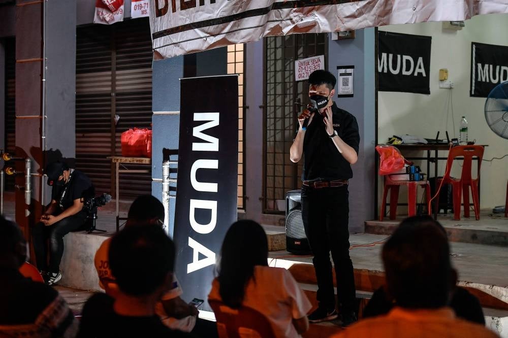 Muda's Lim Wei Jiet urged Johoreans to come out and vote or risk being controlled by "greedy politicians". - Bernama Photo